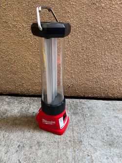 Milwaukee M18 700-Lumen LED Lantern/Trouble Light w/ USB Charging (Tool-Only)