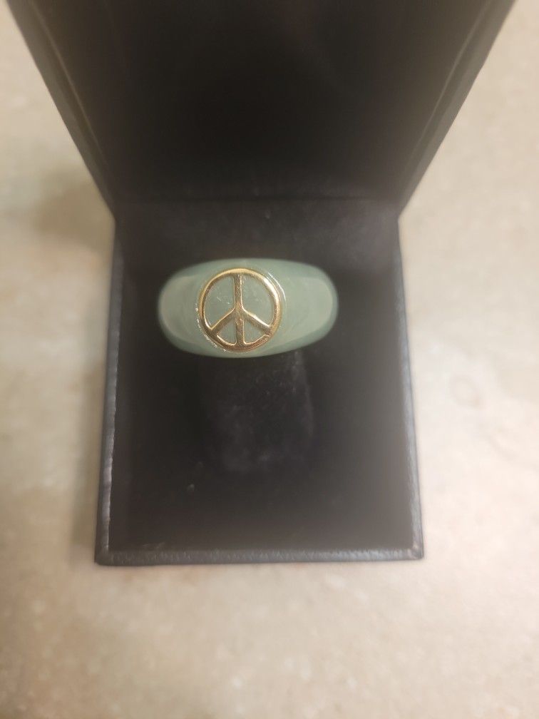 14 K Gold And Jade Ring. Weight Is 8.4 Grams