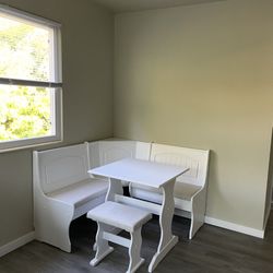 Table/ Breakfast Nook