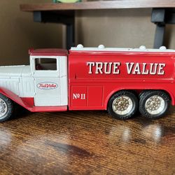 1992 ERTL 1930 Diamond T Tanker Truck die-cast metal coin bank