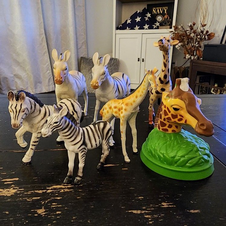 Giraffe and Zebra Figure Bundle