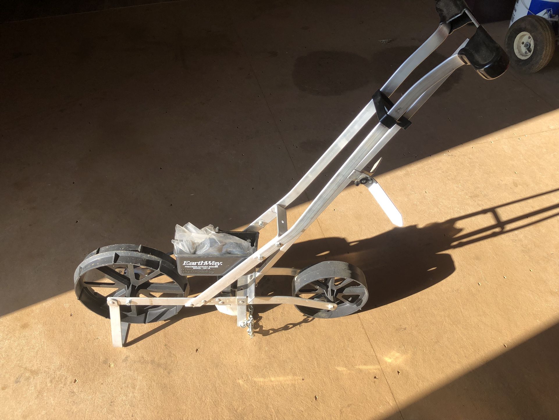 Earthway Seeder