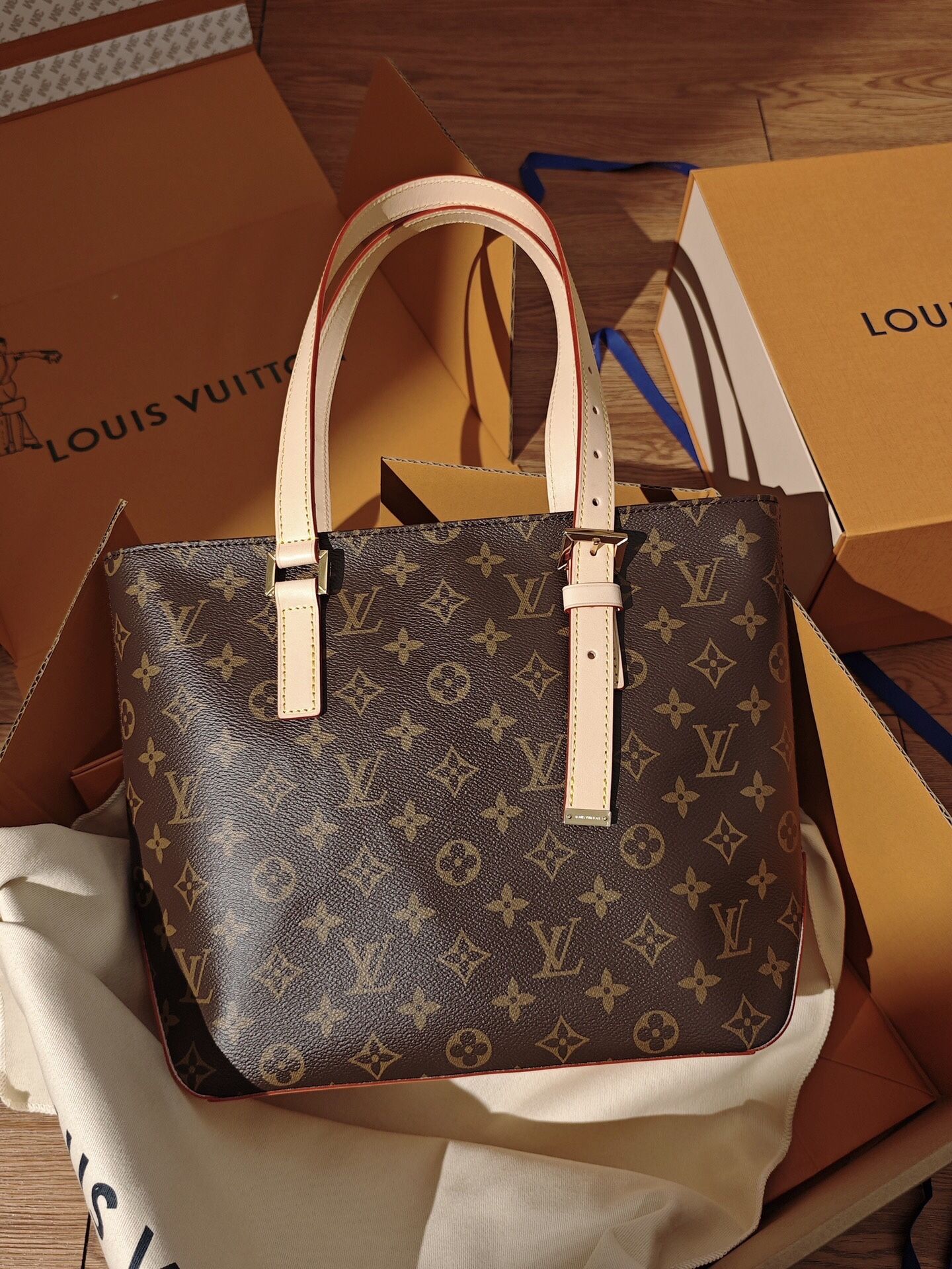 women's luxury 𝐥𝐨𝐮𝐢𝐬 𝐯𝐮𝐢𝐭𝐭𝐨𝐧 bag 400