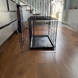 Black Dog Crate - Sturdy & Spacious 