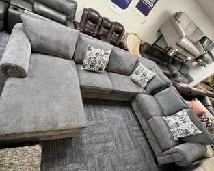 Comfy Grey Sectional with Silver Accents - No Credit - Delivery 🚚