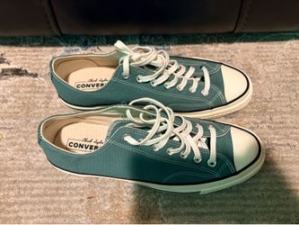 Calzado de mujer y de hombre talla 10.5 de mujer y 8.5 de hombre