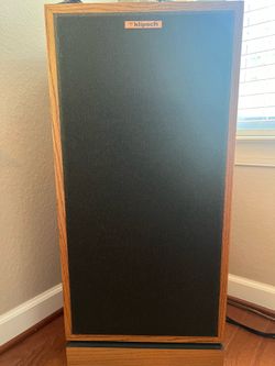 Set of two klipsch forte speakers and cabinet