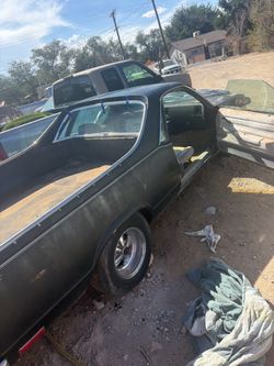 Carro caballero para proyecto solo le falta un cable para que cambie de velocidad y detallitos interiores. Nada más