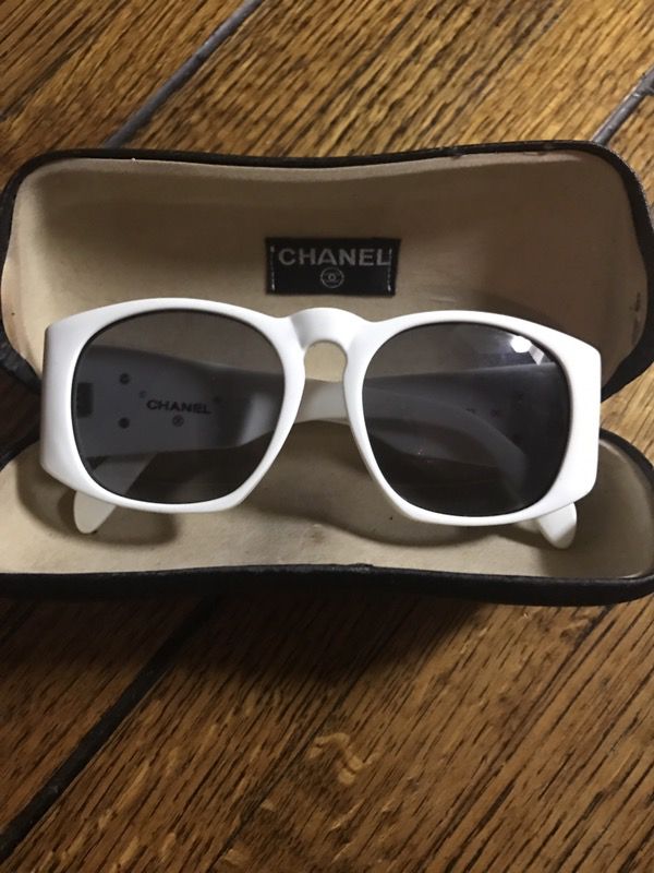 Authentic Vintage Chanel Sunglasses! for Sale in Los Angeles, CA - OfferUp