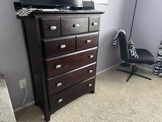 Dresser Chest If Draws And Nightstands 