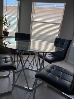 Round glass dinning table
