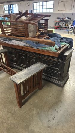 Clothes cabinet