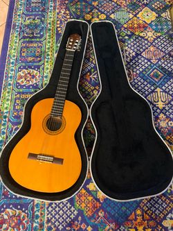 Yamaha C40 Classical Guitar with Hard Case