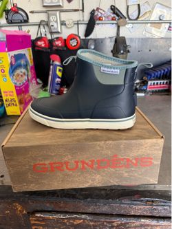 Grunden ankle deck boots