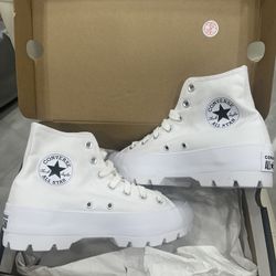Converse Woman’s Chuck Taylor size 8 New with the box 