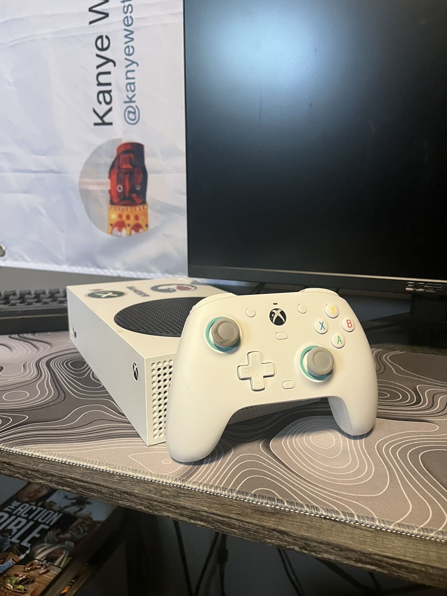 Modded Xbox Series w/ Monitor