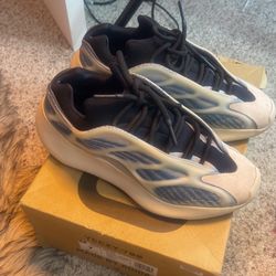 Yeezy 700 V3