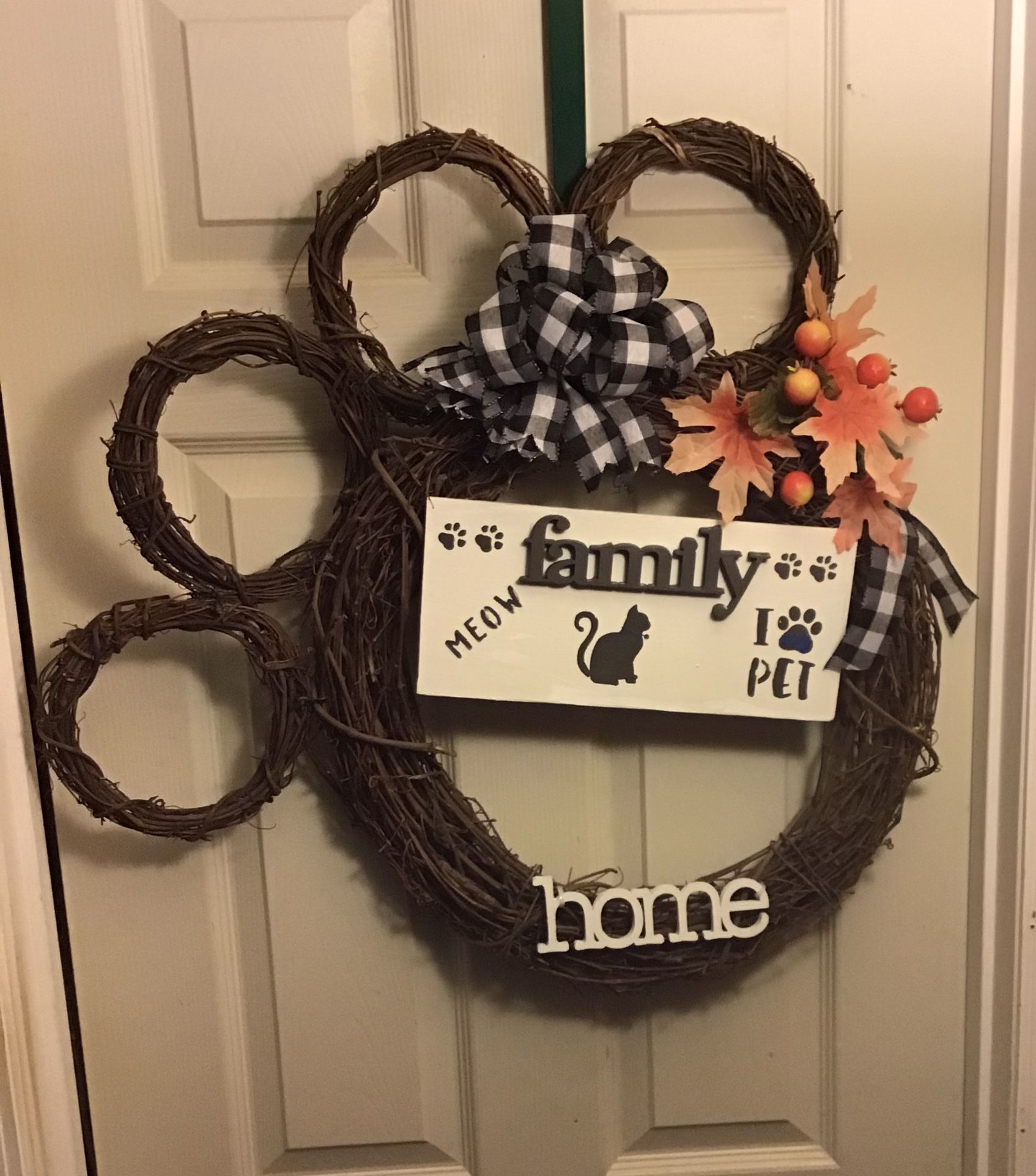 Door Wreath Grapevine 18” Cat Paw