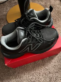 NEW BALANCE SLIP RESISTANCE WORK SHOES BRAND NEW