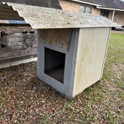 Dog house/chicken House 