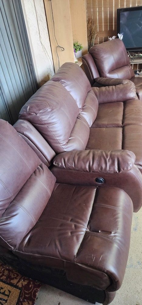 Nice Cozy Love Seat & Couch Recliners* MUST SELL Today