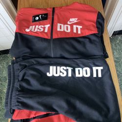 Men’s Nike sweatsuit size 4x $70 HMU