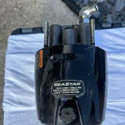 SeaStar HH5272-3 Hydraulic Steering Helm (2.4 cu in)