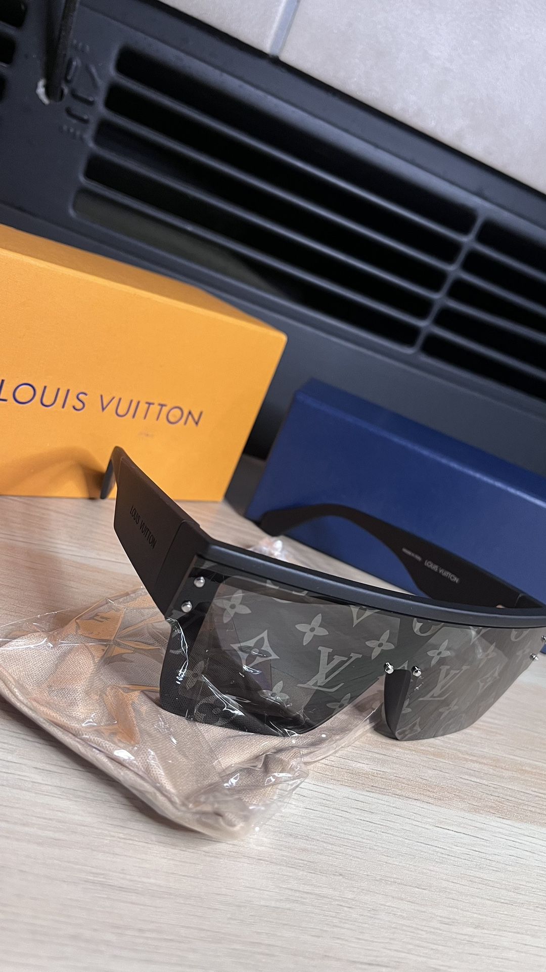 Louis Vuitton Shades