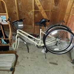 Swin Beach Cruiser W/ Upgraded Seat & Tire Pump