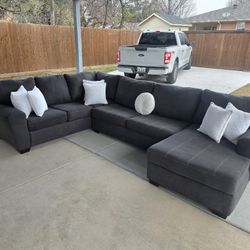 Sofa Sectional Brand New Condition No Rips Or Tears 