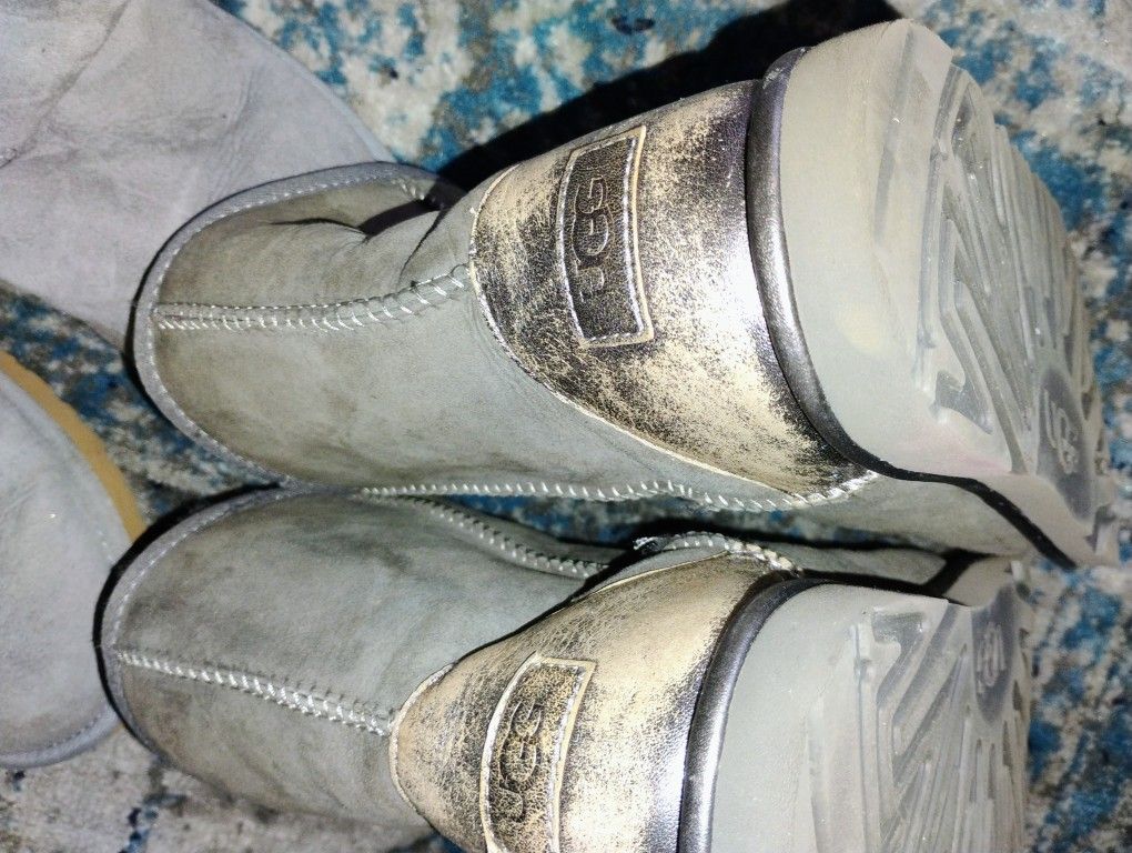 2 Pair Size 8 Suede UGG $15 Each Pickup Only Cash 