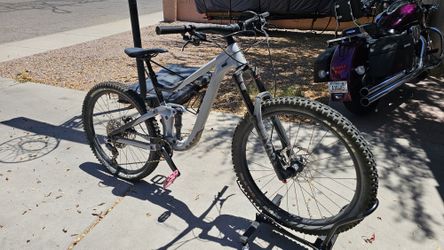2023 Giant Trance X Mountqin Bike