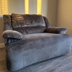 Gray Recliner Couch 