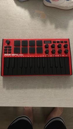 AKAI MPK mini red