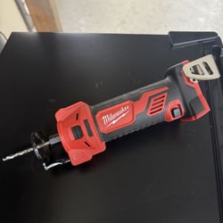 Milwaukee Cut Out Tool