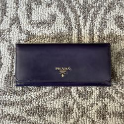 Clean Womens Prada Wallet 