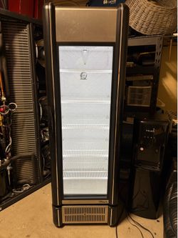 True Commercial Glass Door Refrigerator GDM-15EM – Works Perfect – LED – Merchandiser