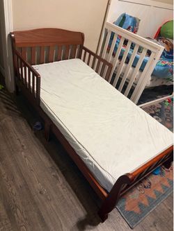 Toddler bed with mattress
