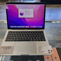 2017 MacBook Pro 13" i5 8gb 512HD