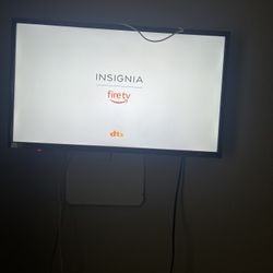 Insignia 32” (Best Buy)