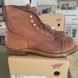 Iron Ranger®
Men's 6-Inch Boot in Amber Harness Leather Size 10.5