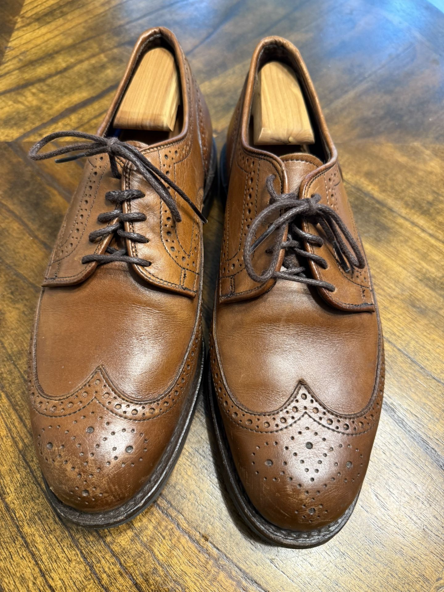 Allen Edmonds Men display picture 2