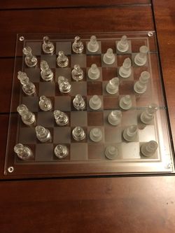 Cristal chess set. Used but in good condition