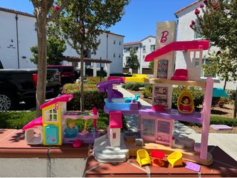 Little People Barbie Dreamhouse and Pet Spa Playset