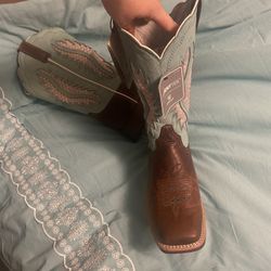 Women’s Size 8 Brand New Ariat Boots