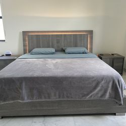 King Size Bedroom Set With 2 Nightstands 