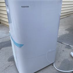 Toshiba Portable Air Conditioner White And Black
