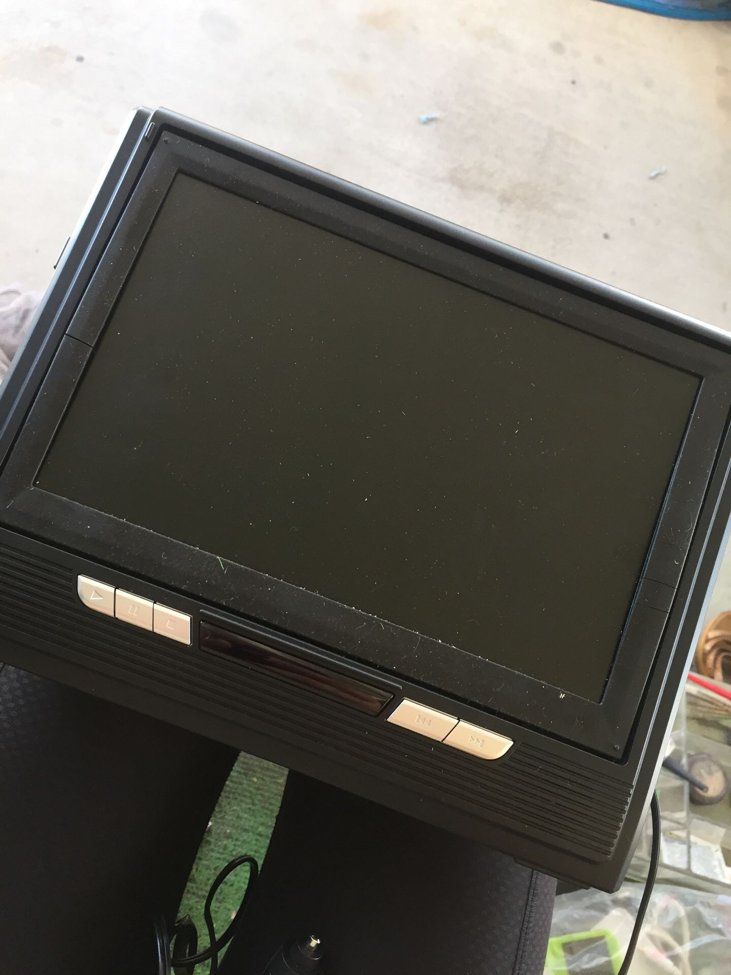 PORTABLE DVD PLAYER WITH STRAPS