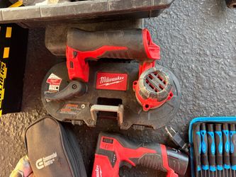 Milwaukee sub compact band saw