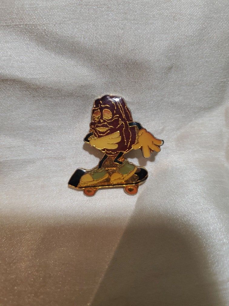 California Raisin Pin